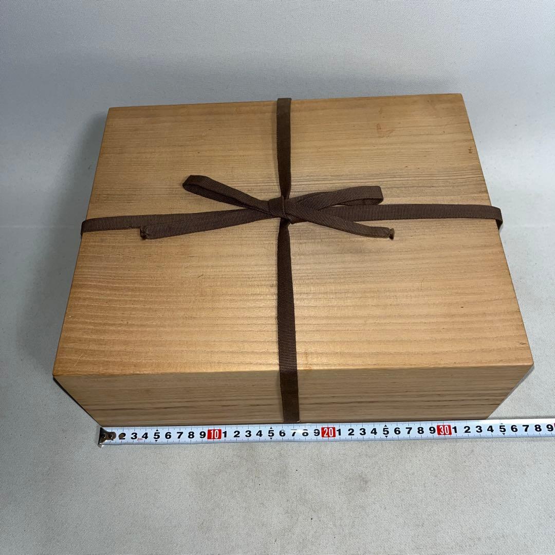 鉄砂草花文　角皿　佐久間賢司作　識箱