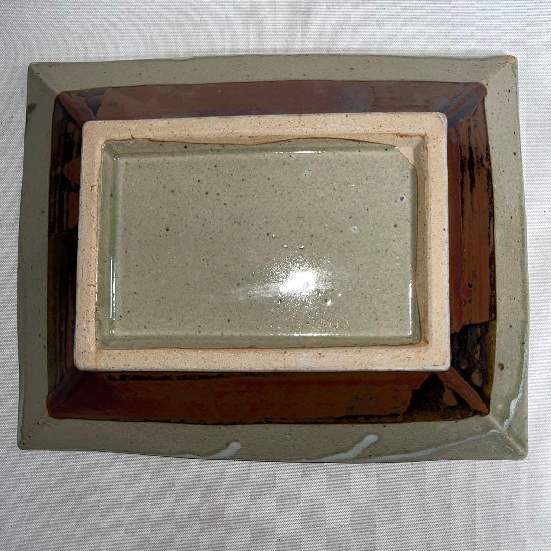 鉄砂草花文　角皿　佐久間賢司作　識箱