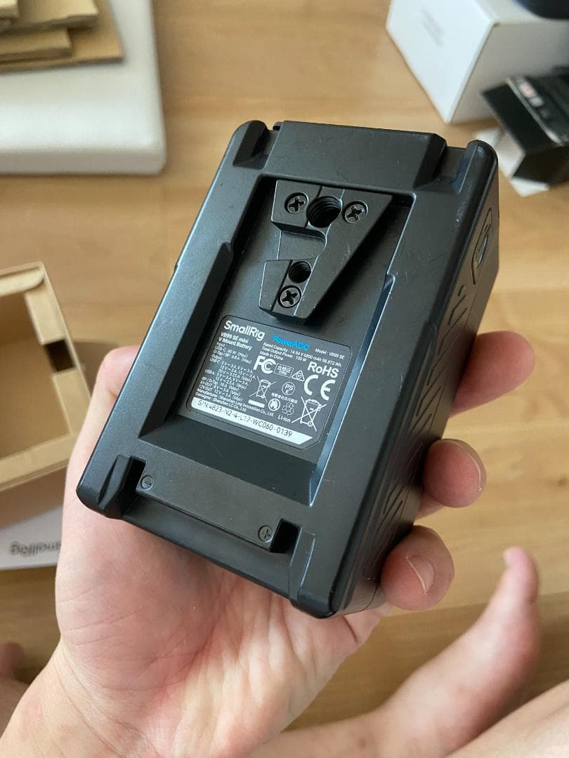 SmallRig V-mount バッテリー 99Wh / 6800mAh