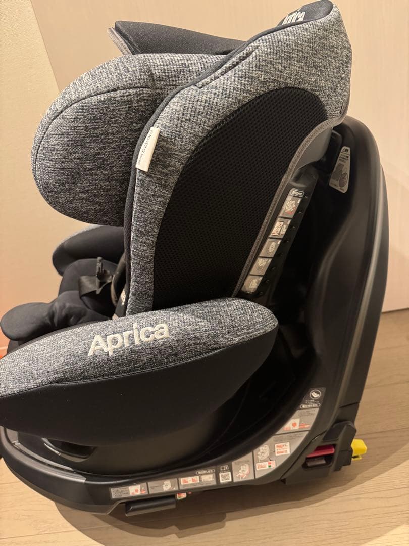 Apricaフラディア グロウ ISOFIX ブラックストーン チャイルドシート