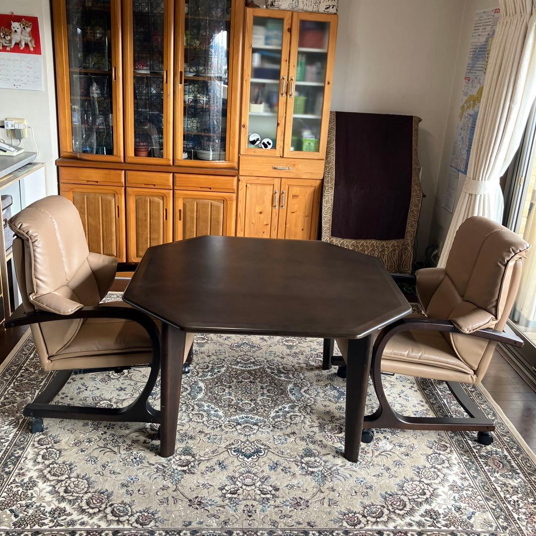 富士ファーニチャー製　ダイニングテーブル