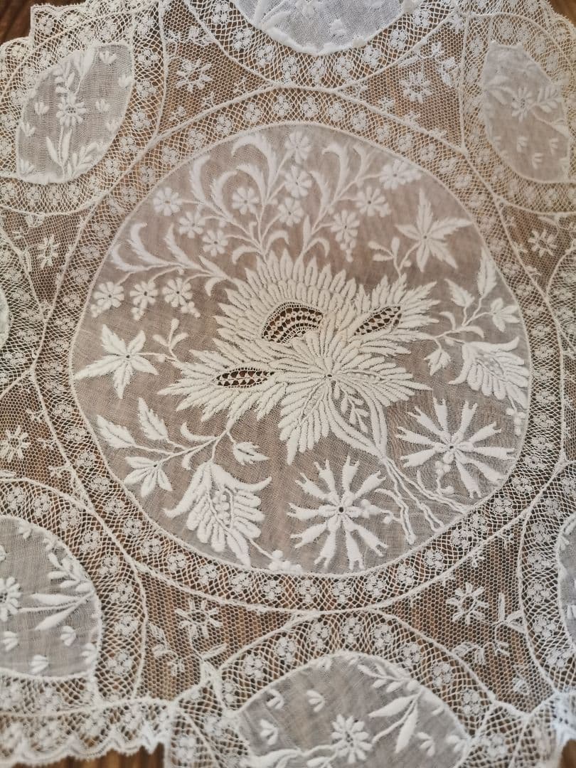 アンティークフランス ノルマンディーレース 花型ドイリー アイリッシュリネン風