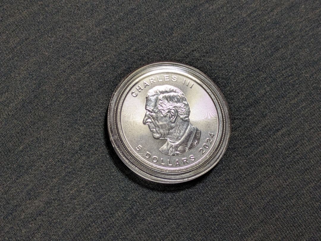 カナダメープルリーフ銀貨　5ドル銀貨　チャールズ3世　純銀　高騰