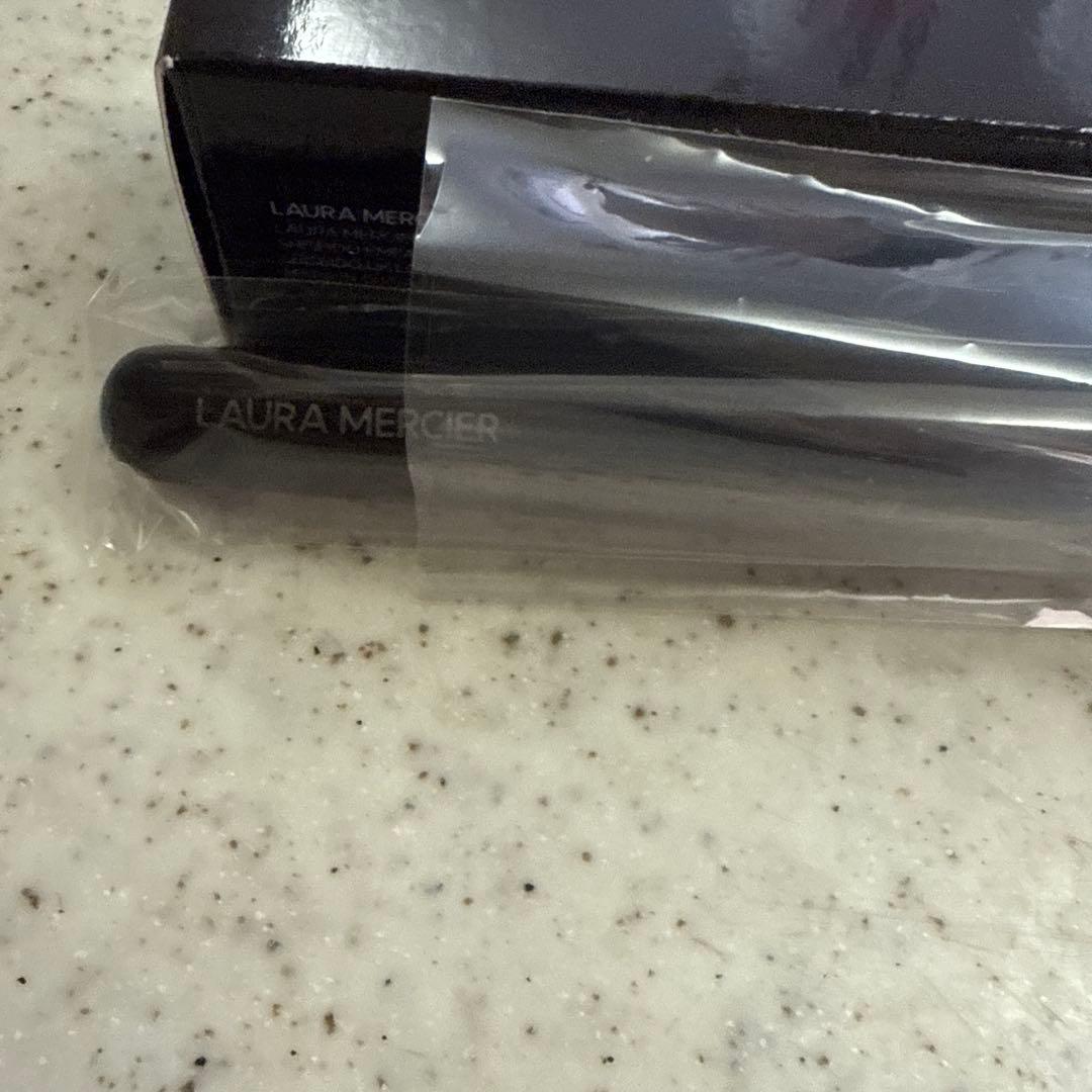 ローラメルシエ リアルフローレスファンデーション ブラシ　新品