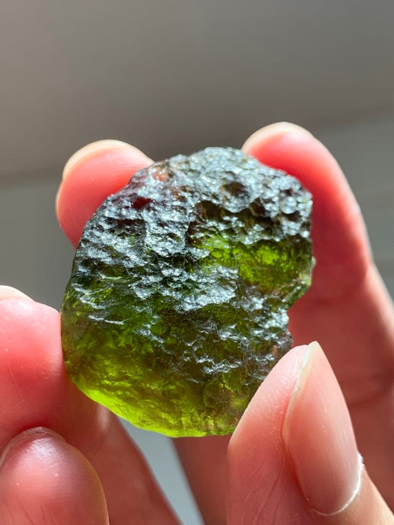 最強パワーストーンモルダバイト　テクタイト　隕石　ヒーリング鉱物標本　リビアン