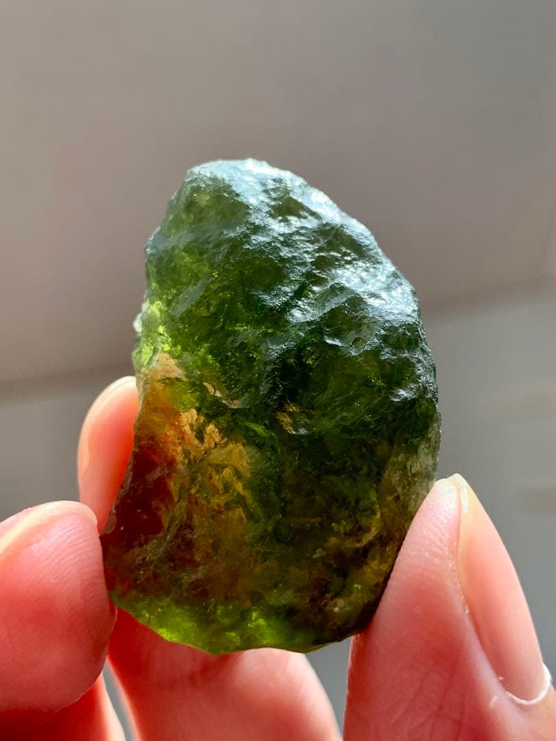 最強パワーストーンモルダバイト　テクタイト　隕石　ヒーリング鉱物標本　リビアン