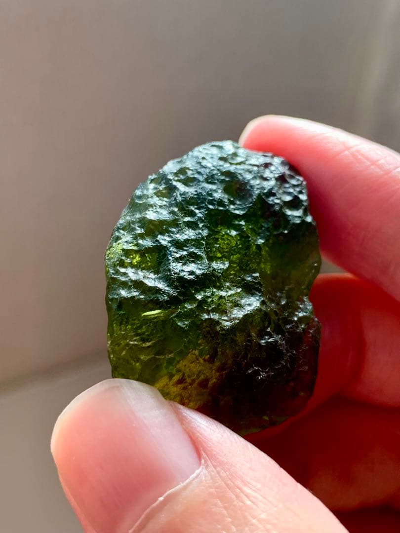 最強パワーストーンモルダバイト　テクタイト　隕石　ヒーリング鉱物標本　リビアン