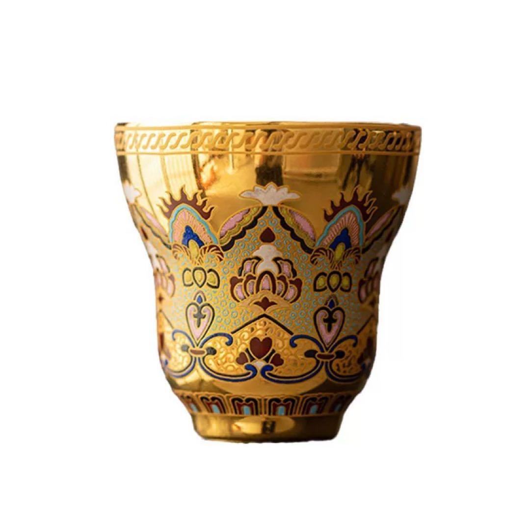 金色の装飾の伝統的な工芸品