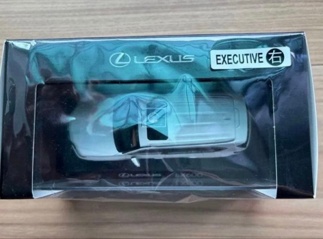2026年卓上カレンダー付　レクサスLexus LX600 1/43 2台