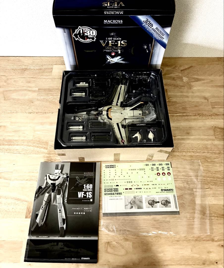 マクロス 30周年記念版 1/60 完全変形 VF-1S ロイ・フォッカー機