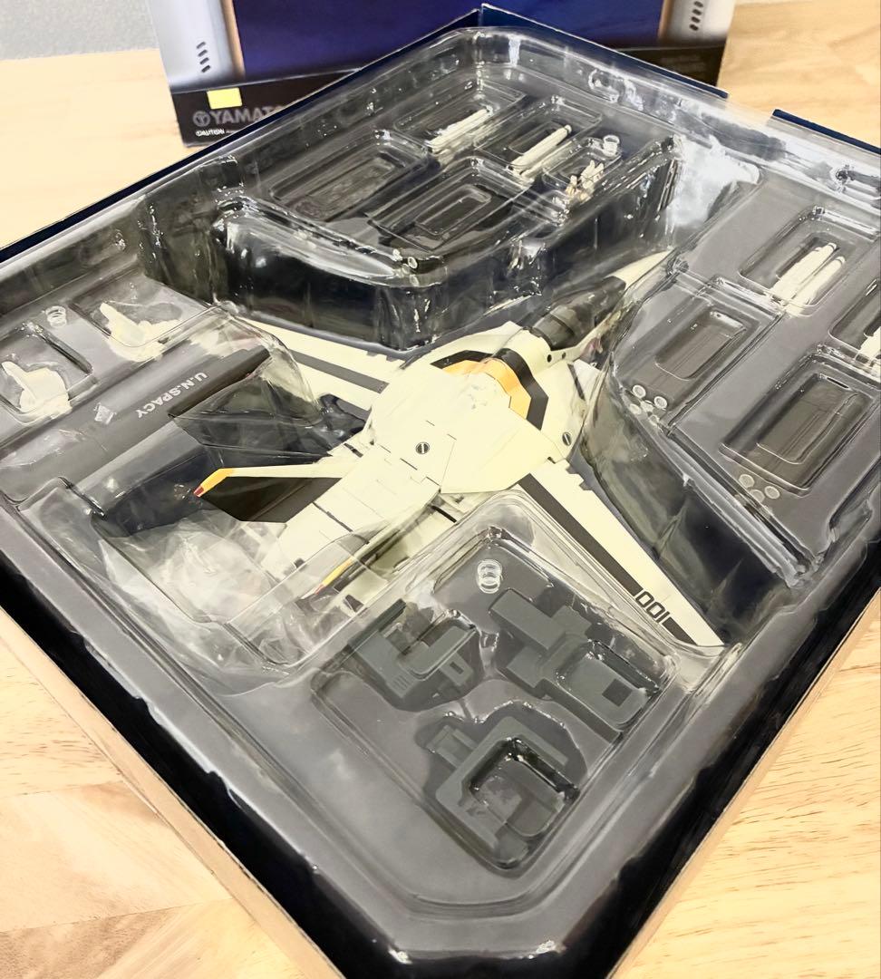 マクロス 30周年記念版 1/60 完全変形 VF-1S ロイ・フォッカー機