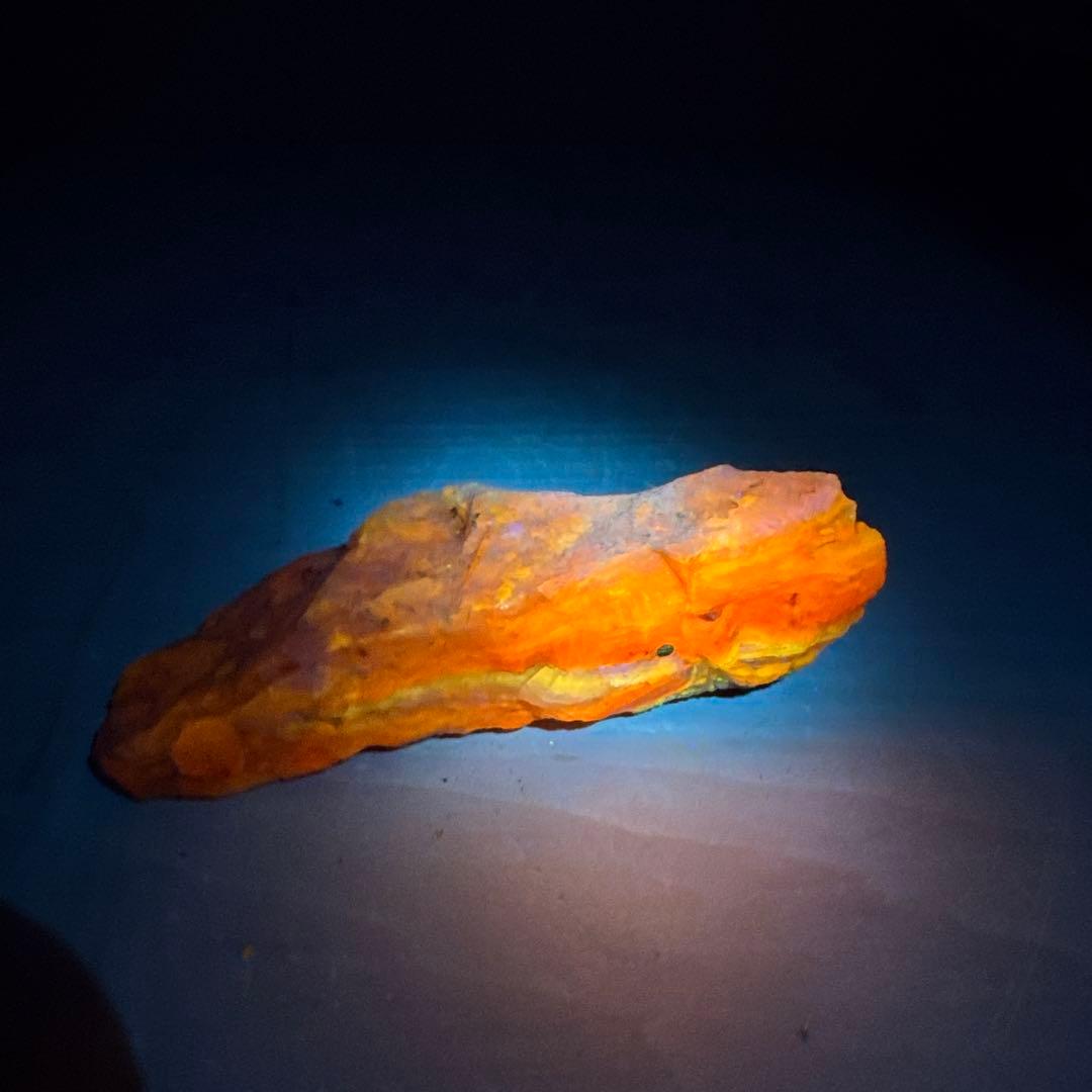 北海道石　然別オパール　蛍光オパール138g