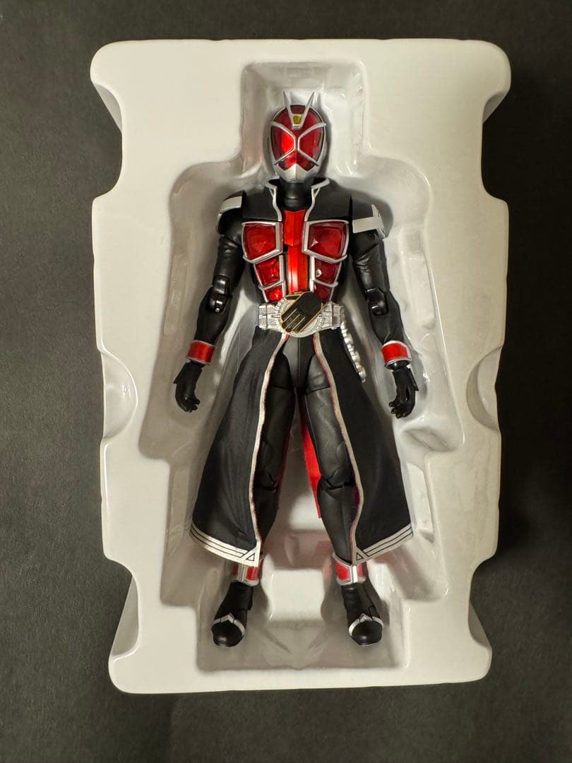 S.H.Figuarts(真骨彫製法) 仮面ライダーウィザード フレイムスタイル