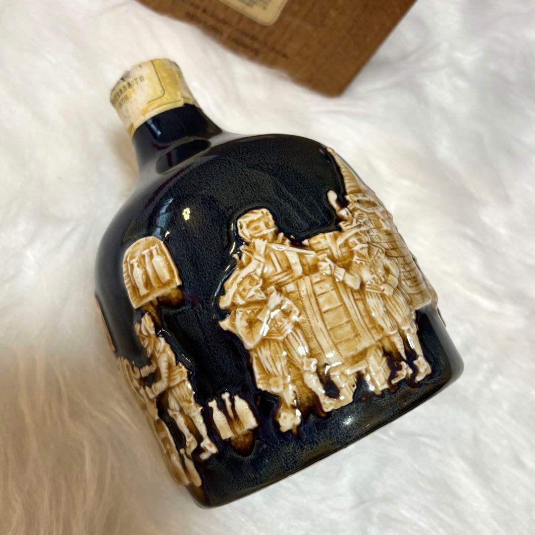 【充電不安＊＊】サントリー ザ ウイスキー 760ml 有田焼 陶器ボトル