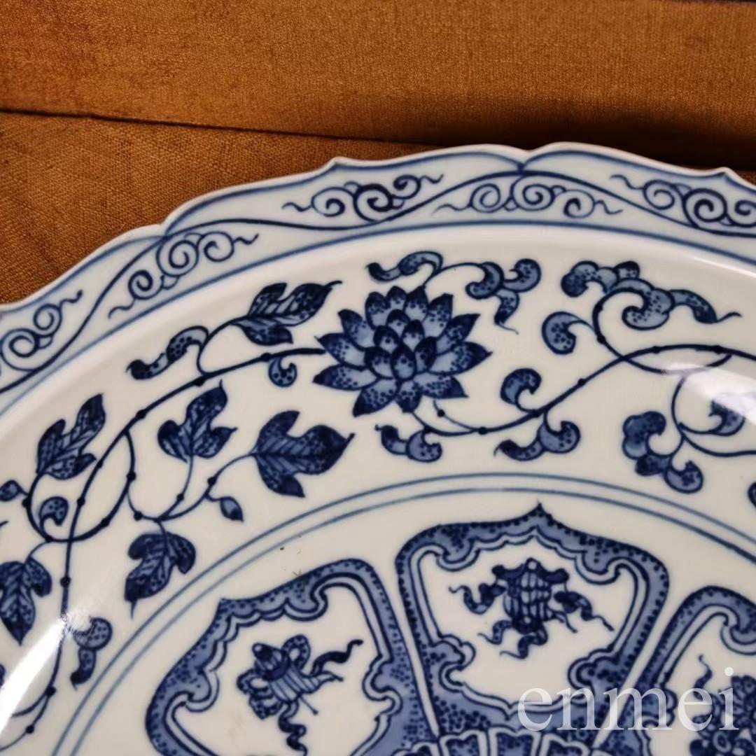 中国古美術・旧蔵磁器・吉祥八宝青花磁器皿・純手描き・文房具・置物・観賞皿・箱付き