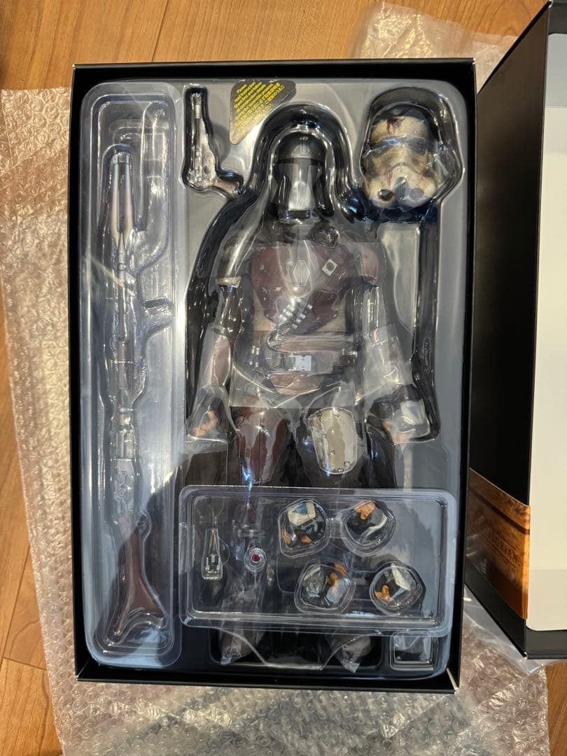 ホットトイズ　スターウォーズ　マンダロリアン Hot toys