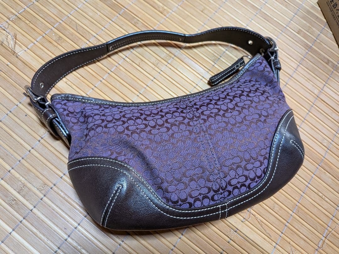 極美品！COACH ミニシグネチャーホーボーワンショルダーバッグ6351ボルドー