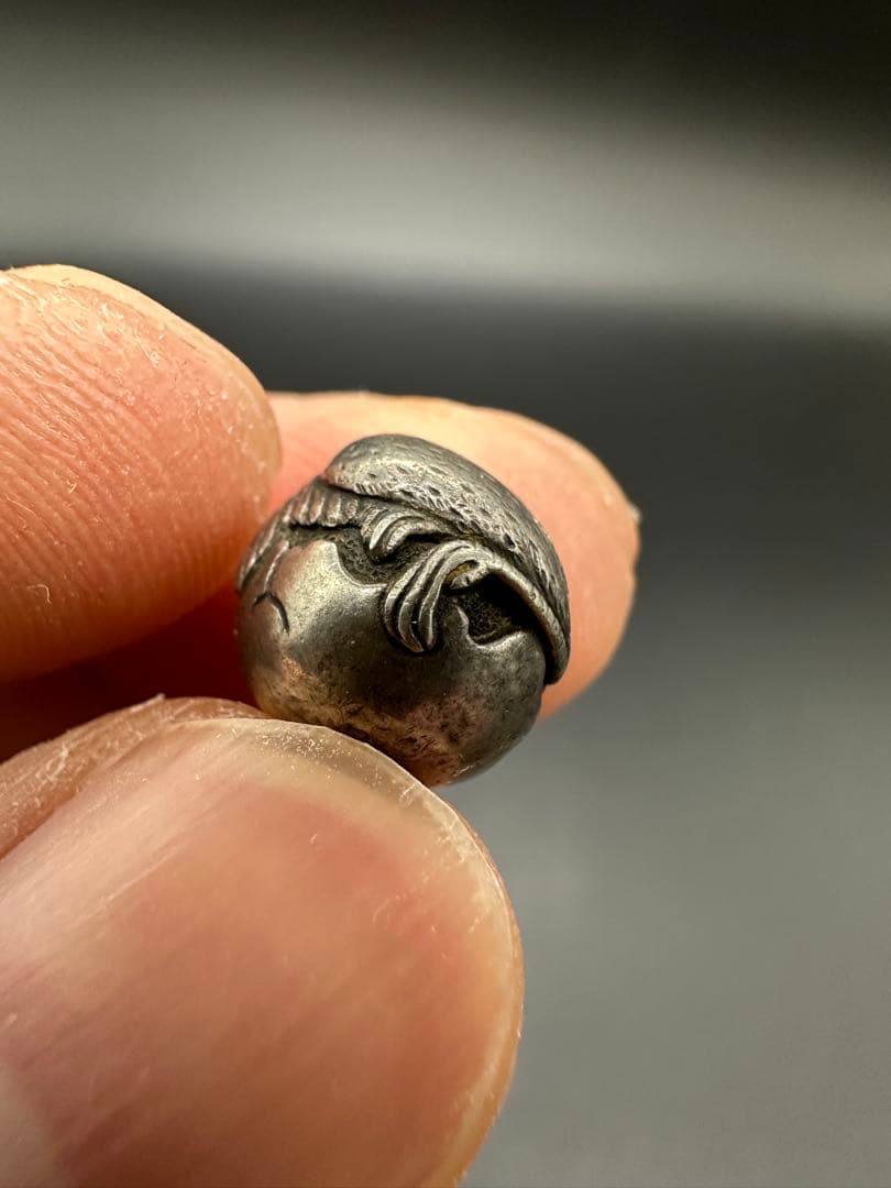 純銀製　緒締　鶴　金象嵌　骨董古美術　在銘