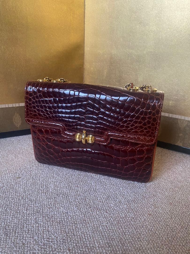 ボルドーブラウン ショルダーバッグ