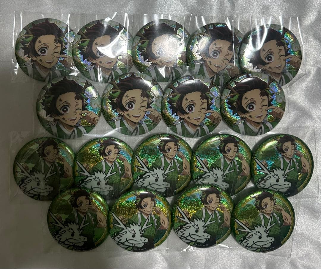 鬼滅の刃　辰年　グリッター缶バッジ　竈門炭治郎