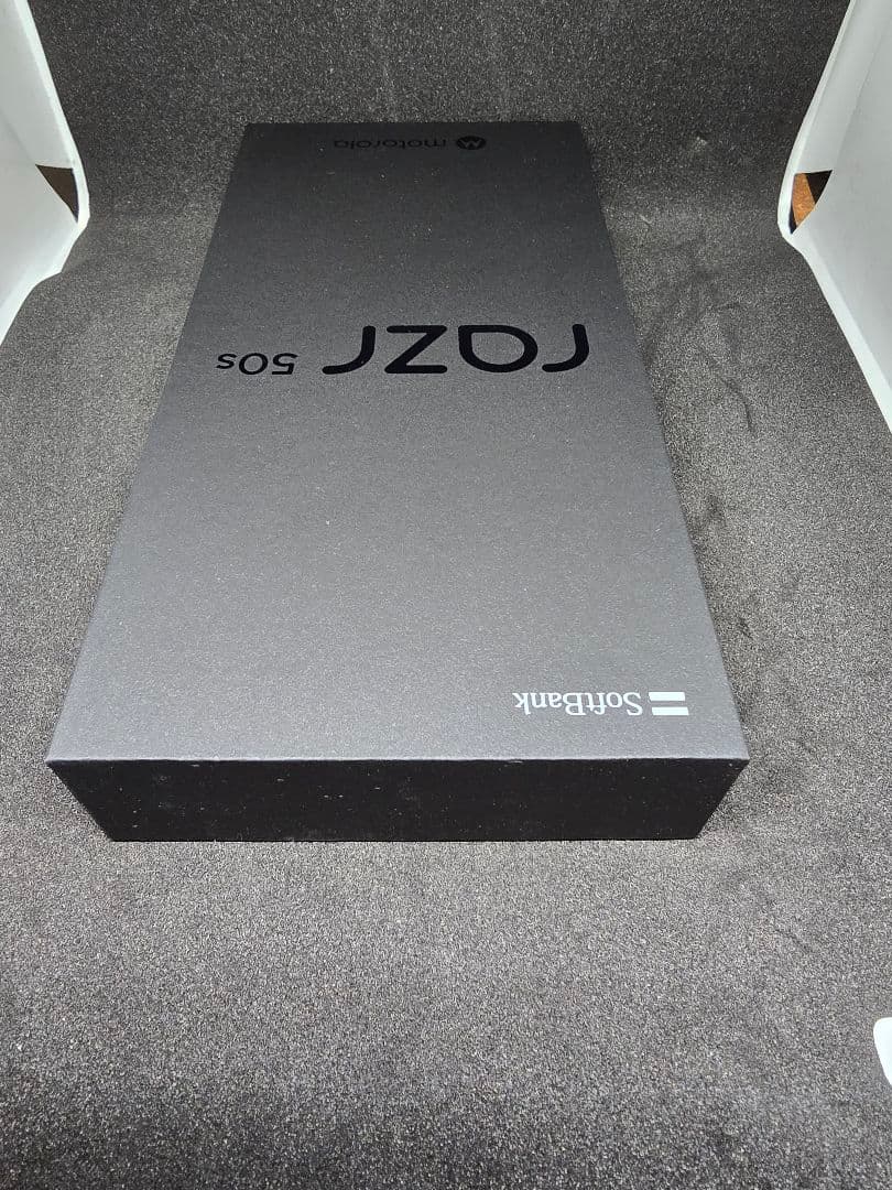 新品　未使用　残債無し　motorola razr 50s 5G