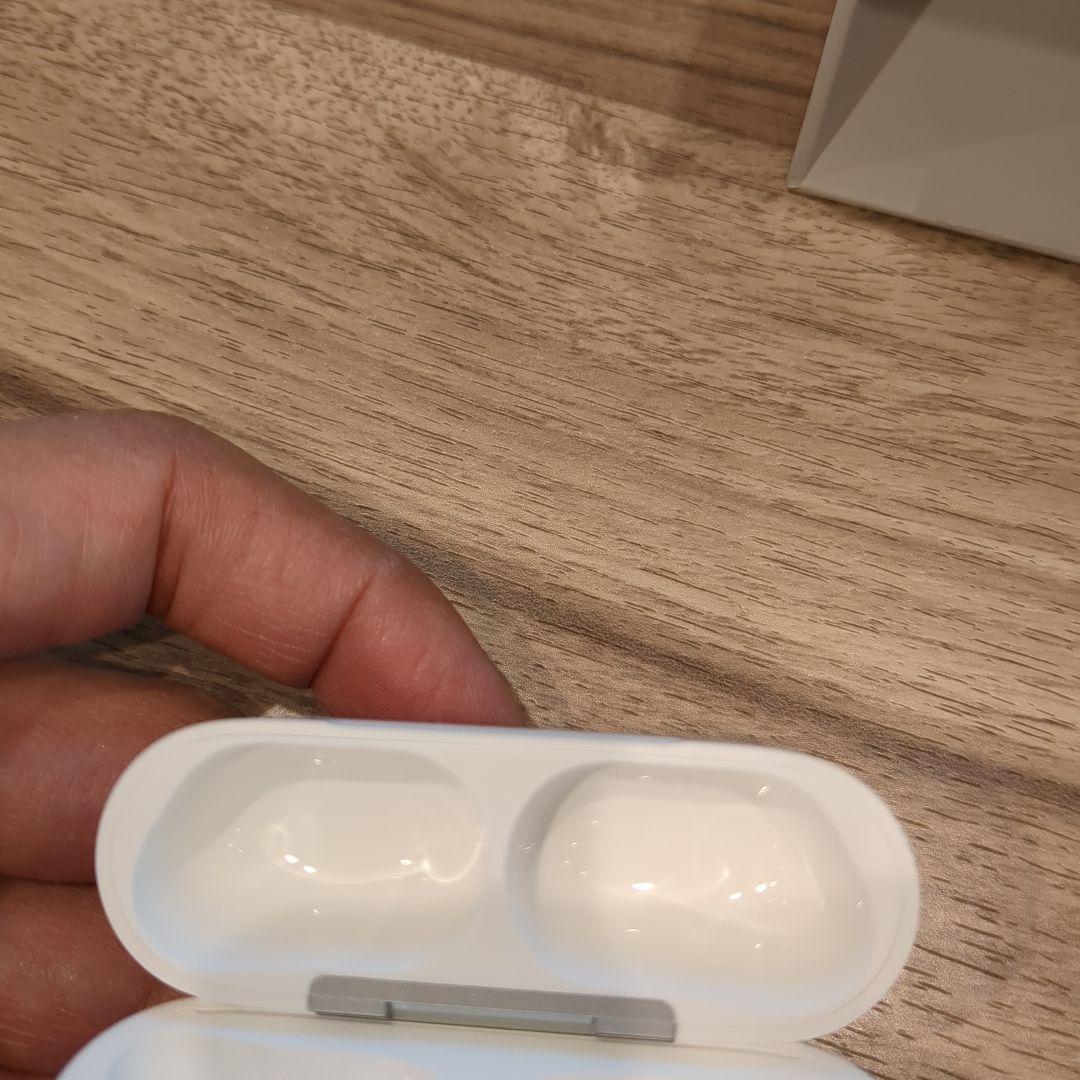 美品　Apple AirPods Pro 第3世代 充電ケース A3122 66