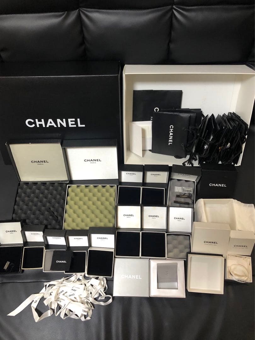 シャネル　アクセサリー用箱　バッグ用箱　ピアス、ネックレス等に