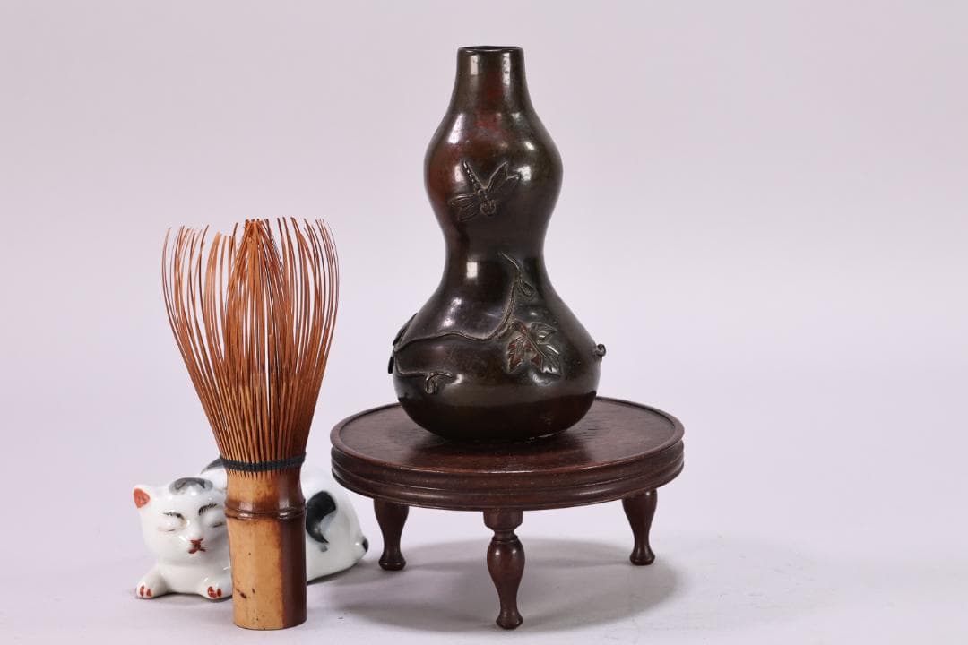 古銅製　赤銅　大明仙徳　瓢箪型　高盛彫刻　蜻蛉蔦紋　置物　一輪挿し　花器　筆立