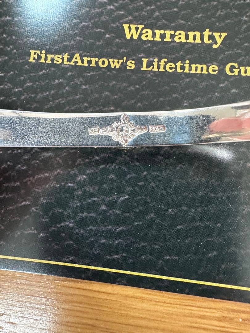 ファーストアローズ　K18付 丸甲プレーンバングル　　【保証書付き】試着のみ