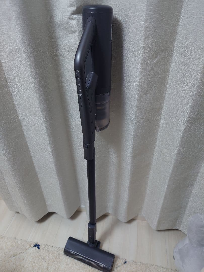 2022年製パナソニック製サイクロン式コードレススティック掃除機MC-SB85K