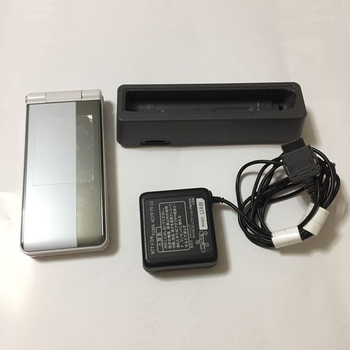 docomo P-01G ホワイト♡超美品♡本体、卓上ホルダ、充電器3点セット3