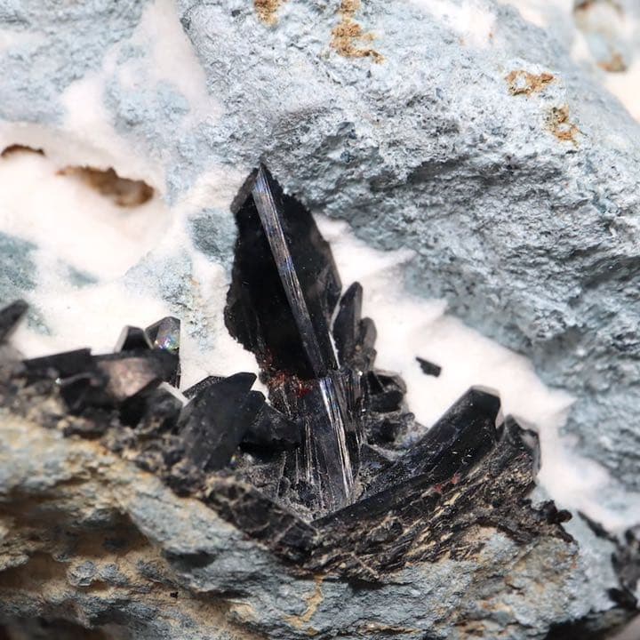 大きい！母岩付き ネプチュナイト 海王石 原石　554g BN155 天然石