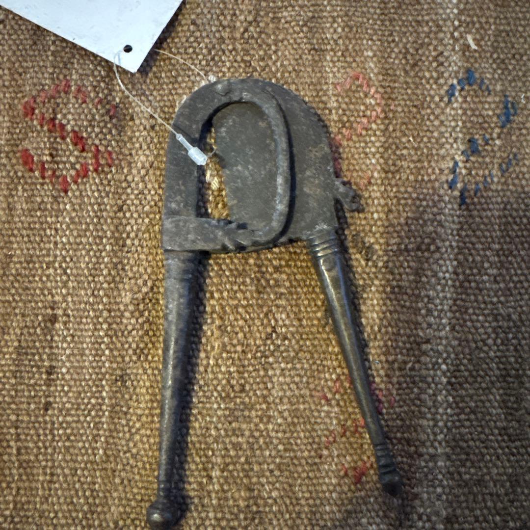 インドアンティーク葉タバコバサミ アイアンＤ