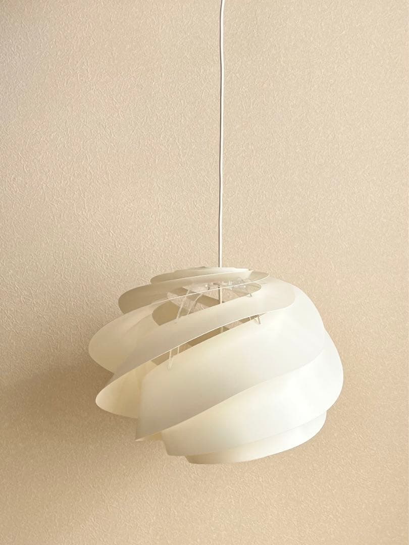 青 LE KLINT SWIRL3 WHITE ペンダントライト 廃盤商品