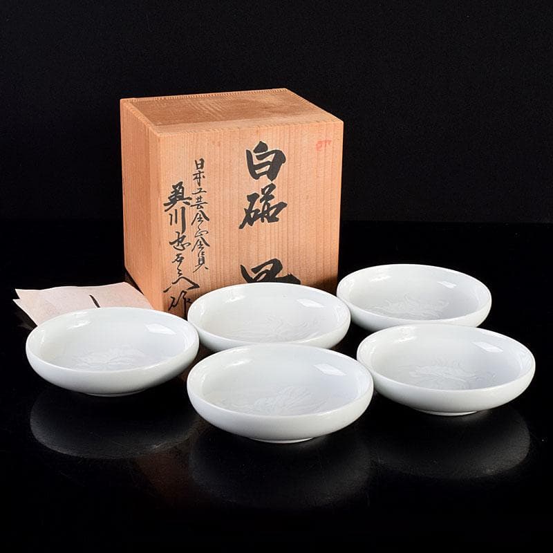 有田焼　二代　奥川忠右ェ衛門作　花文　白磁皿　5客　共箱　C　6927