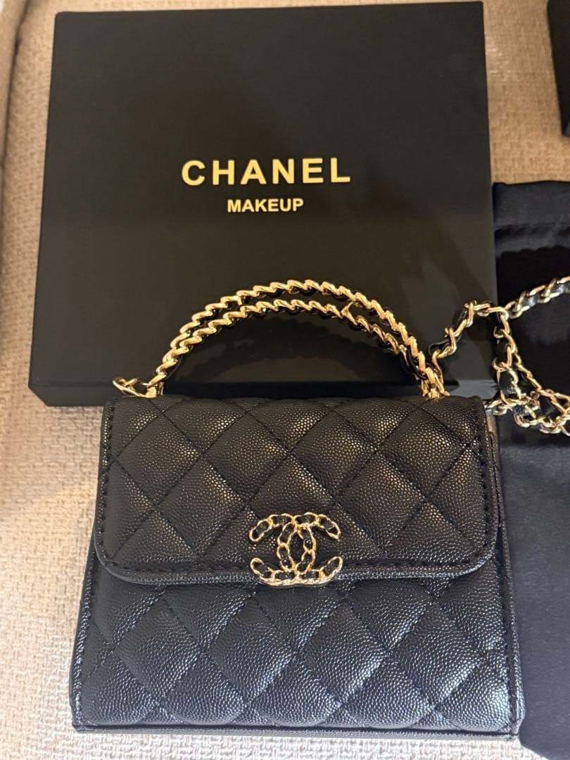 4*2様 シャネル　ノベルティ　非売品　ショルダーバッグ　　キャビアスキン　新品