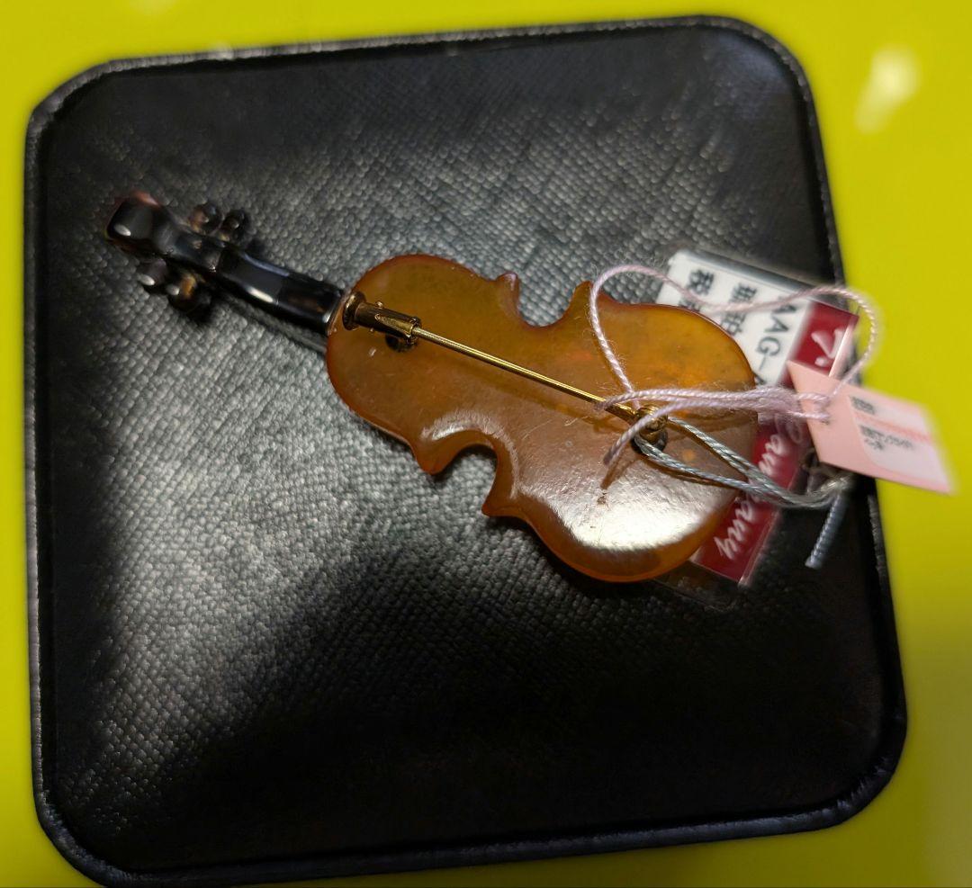 （新品未使用）バイオリン型ブローチ　べっ甲と琥珀　箱付き　定価198000円