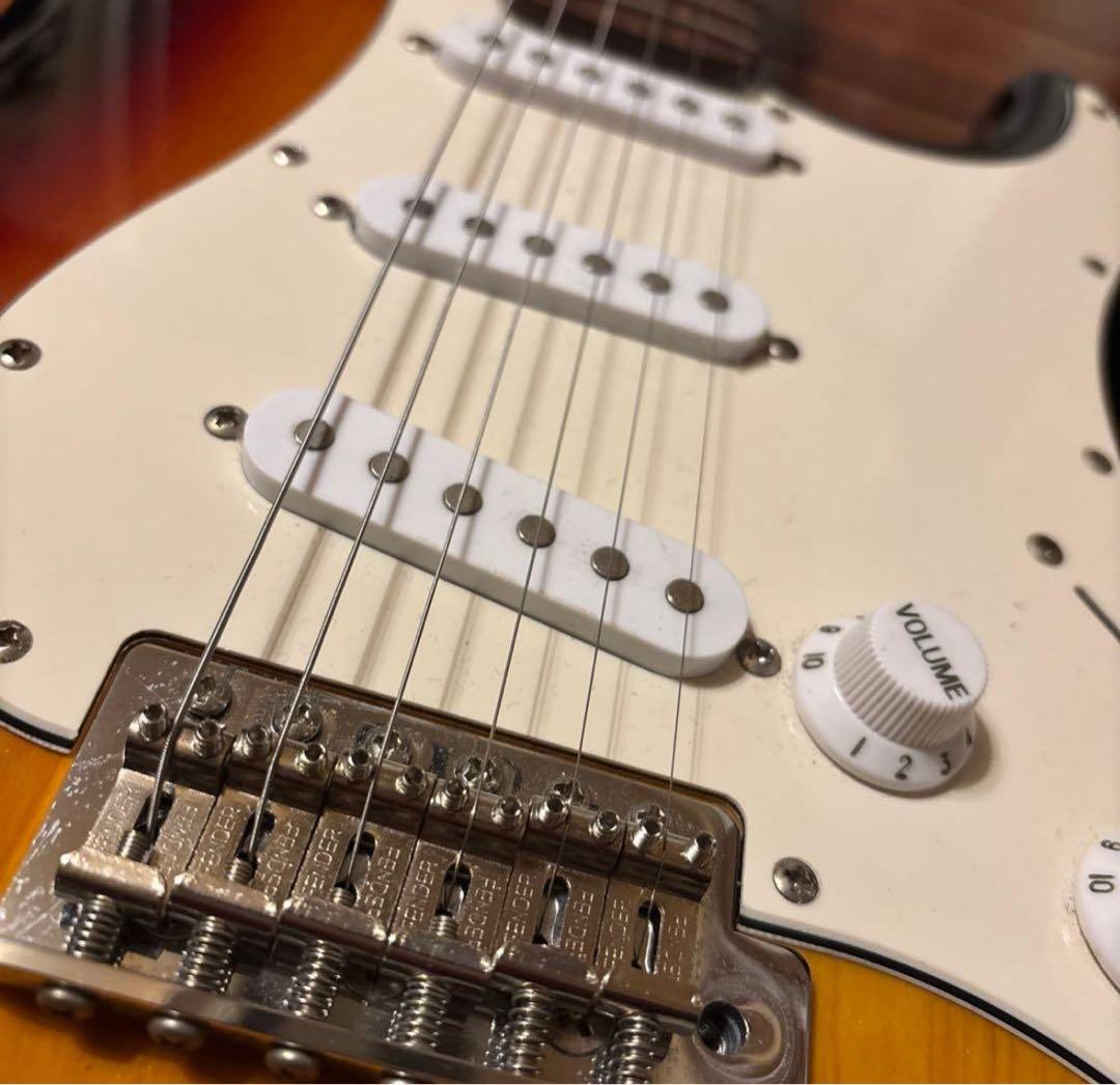 ストラトキャスター タイプ　エレキギター (センターブレンダー回路搭載)