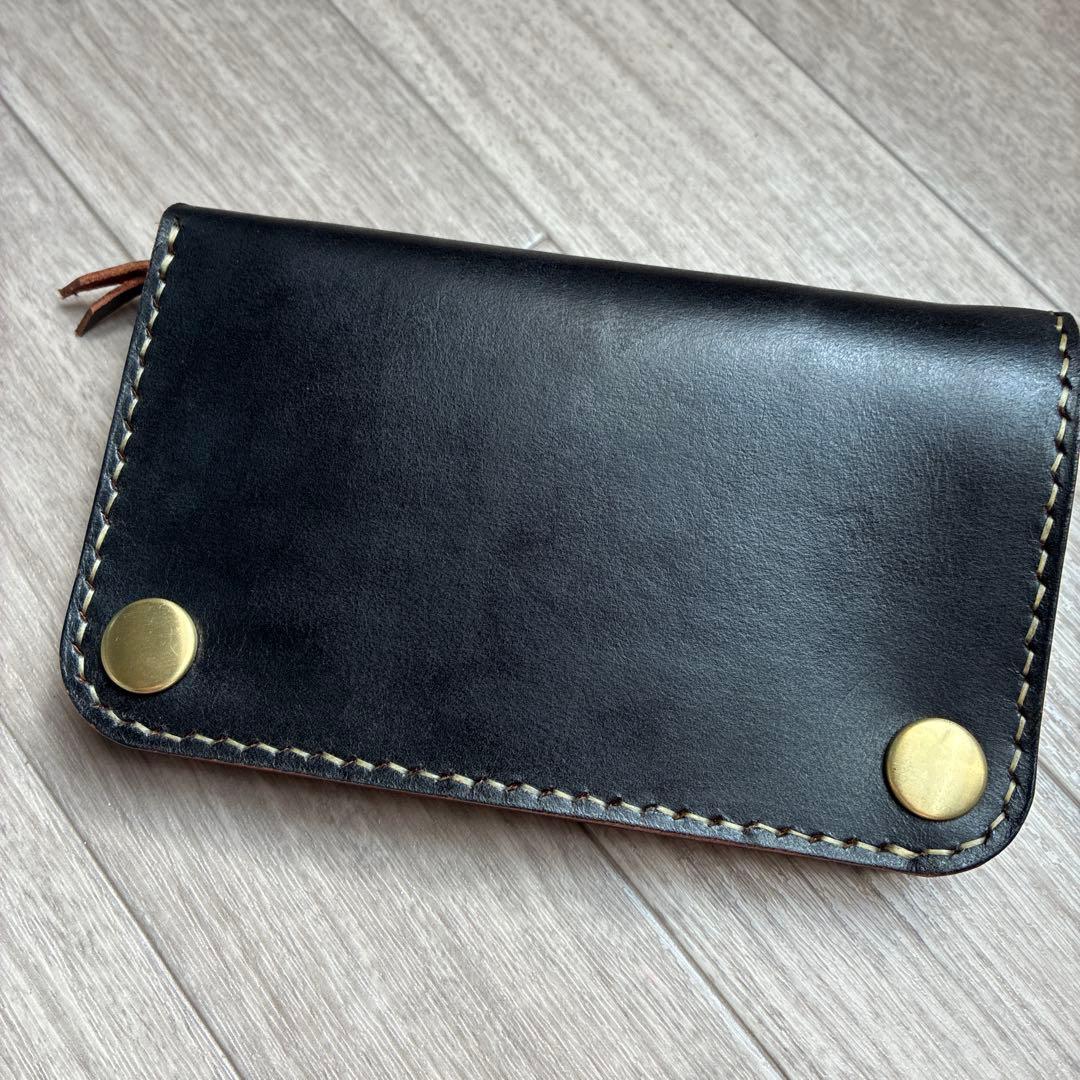 茶芯ブラック　ミドルトラッカーウォレット　真鍮　お札を折らずに収納