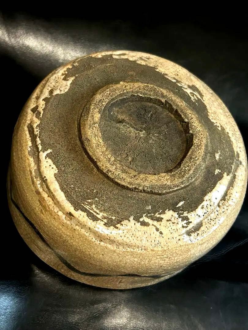 美しい古美術◾️蔵からかなり古そうな年代物の古志野焼か古唐津焼が出て来ました。