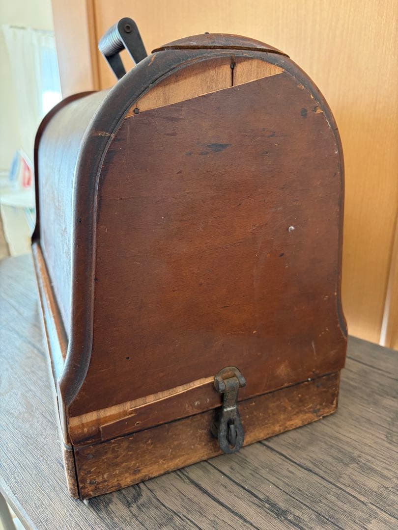 SINGERミシン 金色装飾付き