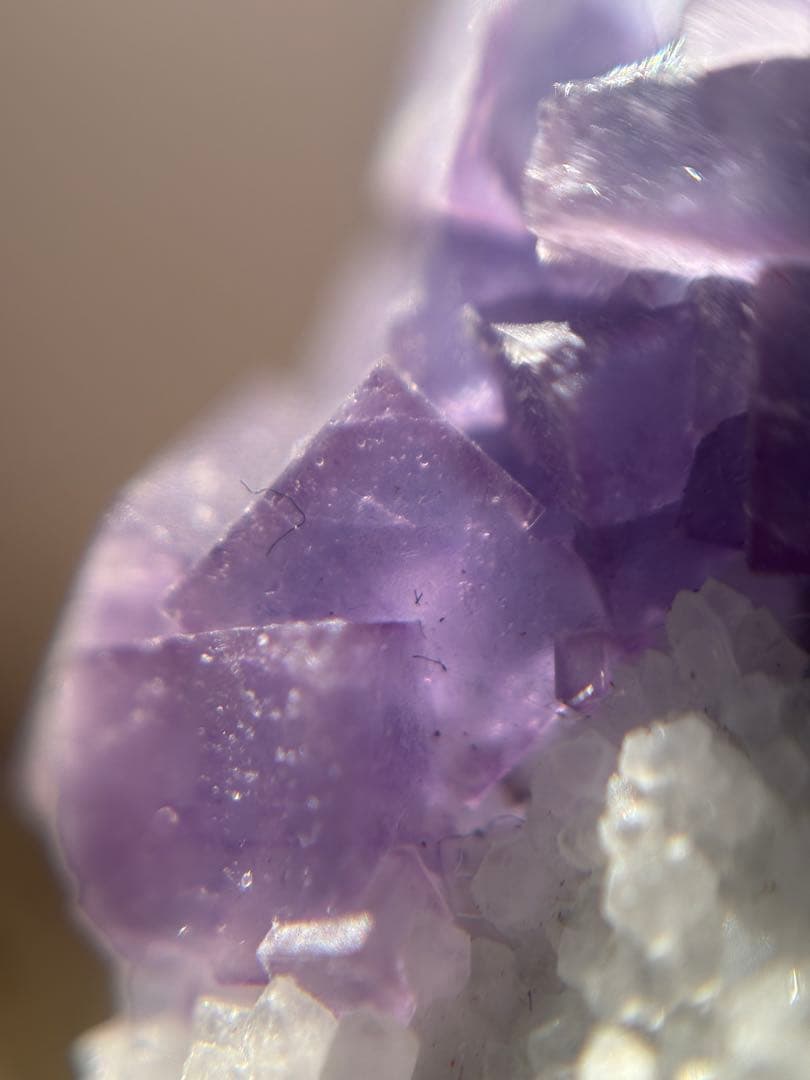 中国 ヤオガンシャン産　パープルブルー　フローライト　水晶　共生鉱物　鉱物標本