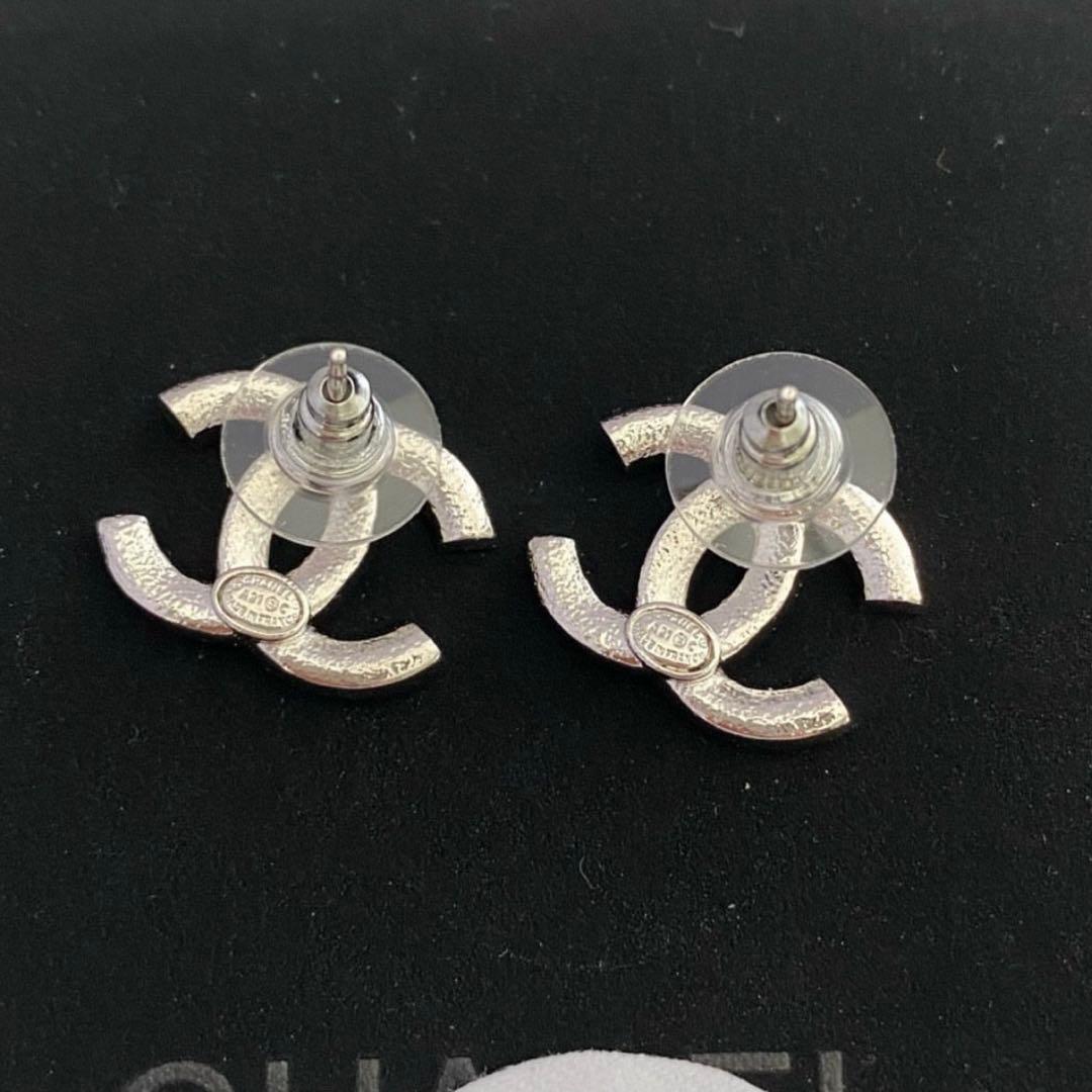 新品未使用 CHANEL シルバーピアス シャネル アクセサリー