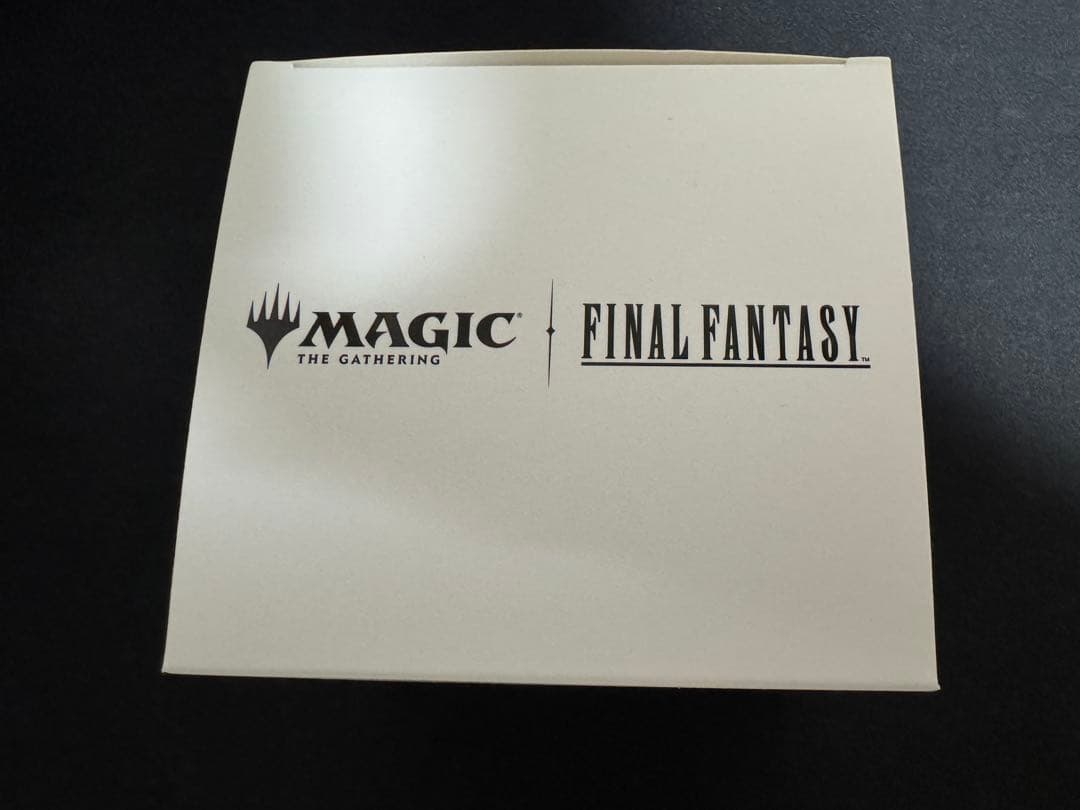 MTG ウルトラプロ/FF《クラウド：星の守護者》デッキボックス