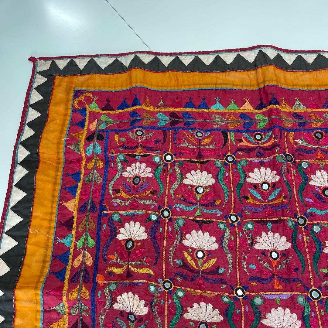 ウズベキスタン　刺繍テーブルクロス 約92cm x 92cm