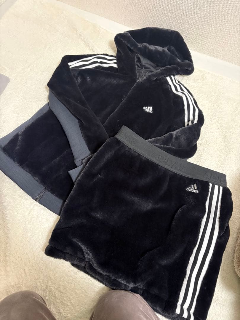 adidas 美品ゴルフウェア　セットアップ　黒１月１０日までセール