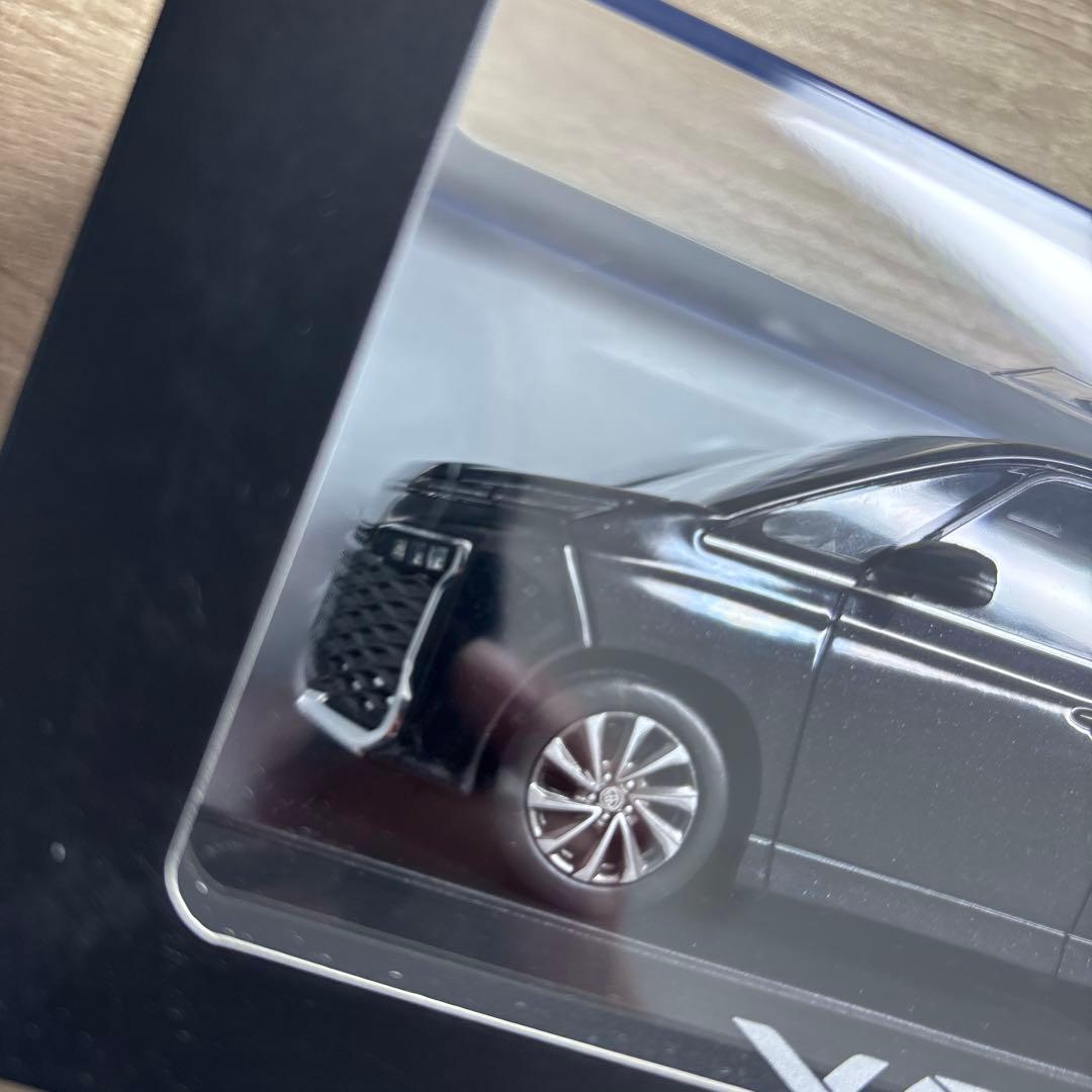 【送料無料】トヨタ ヴォクシー ブラックマイカ 1/30カラーサンプルミニカー