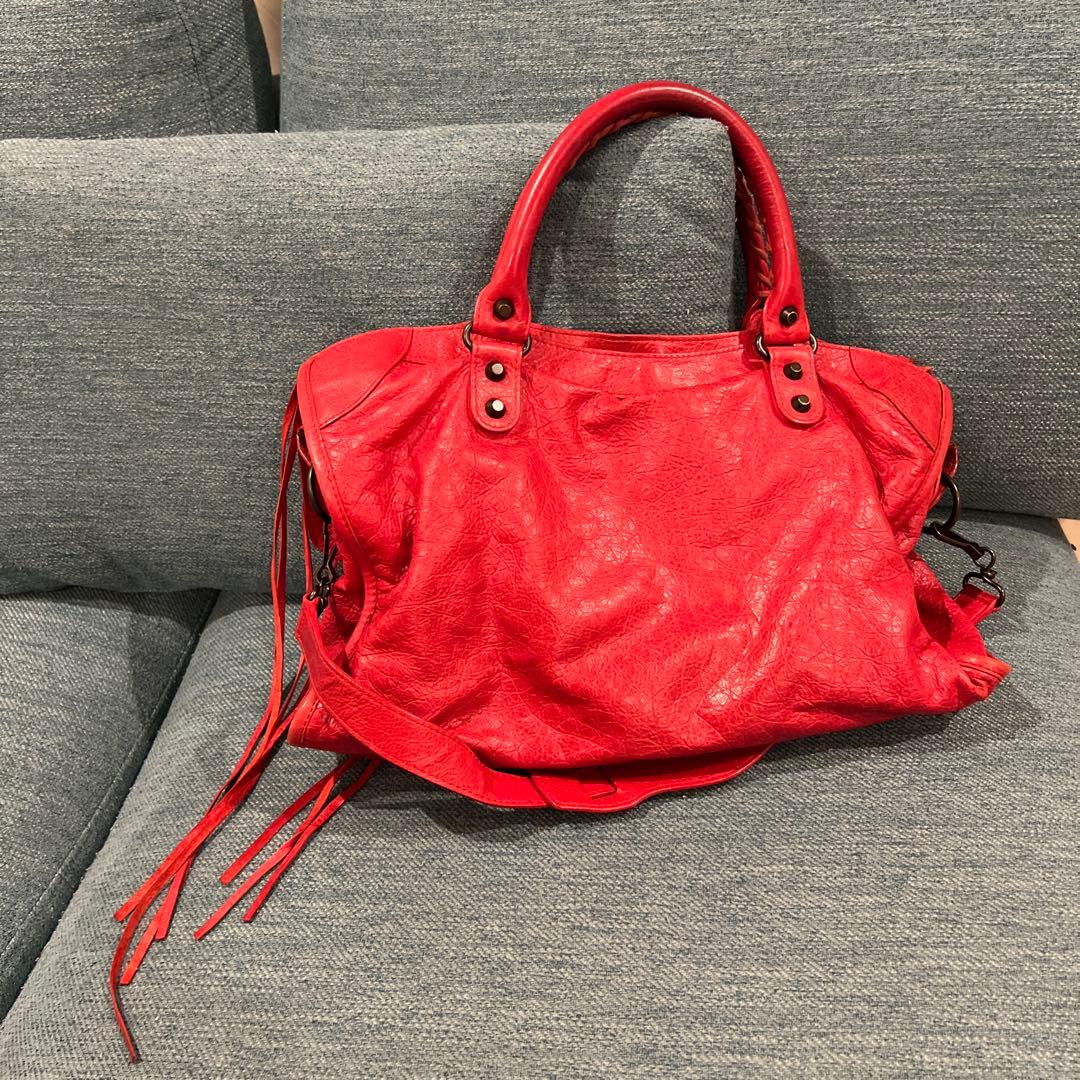 バレンシアガ　レザーショルダーバッグ レッド フリンジ付き