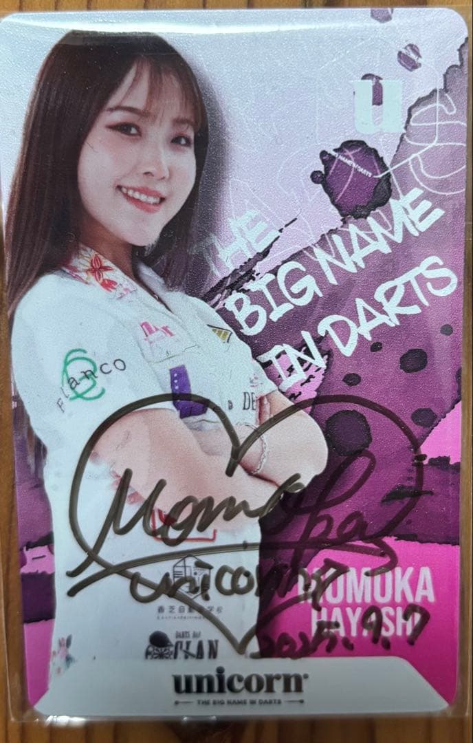 林 桃加サイン入りダーツカード