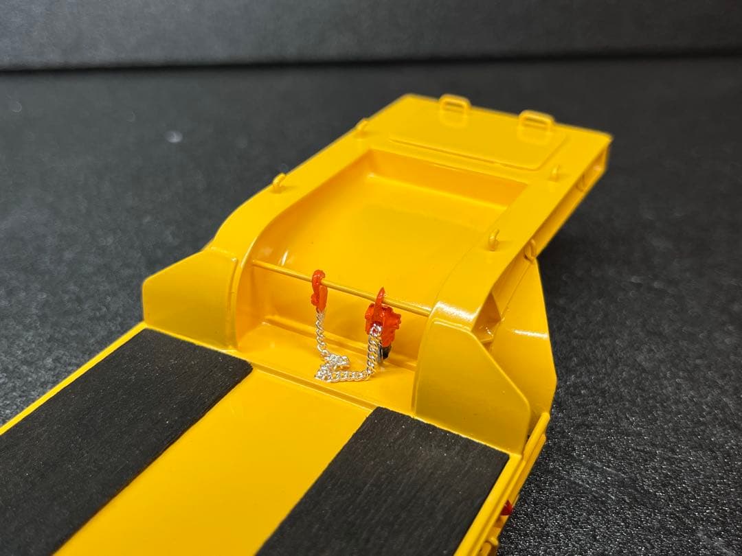 【アイル】　1/50 3軸低床トレーラー自動あゆみ付 建機 SCANIA